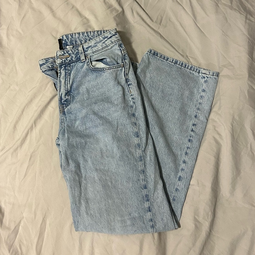Light wash baggy jeans
